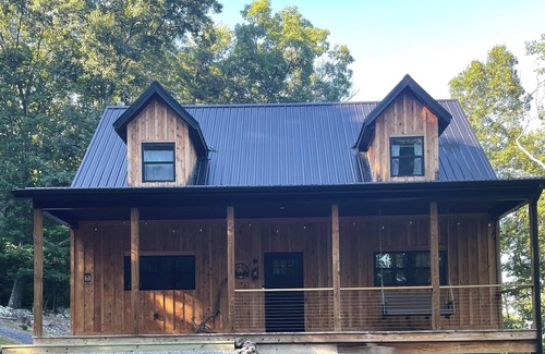Upper Tract Cabin | The Rusty Lantern! Enjoy peace and quiet in this cozy mountain cabin! Free WiFi