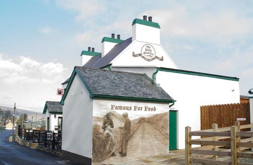 Teelin Cabin | The Rusty Mackerel