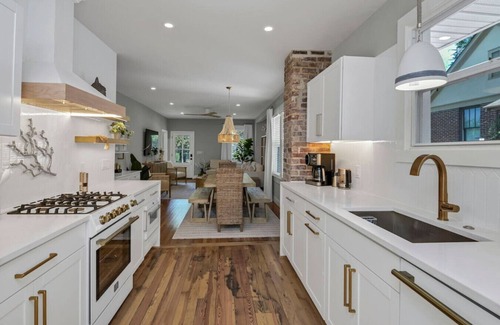 Earlewood House | The Sabal | 3BR/3BA w/Hot Tub & Fire Pit