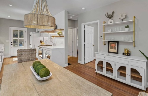 Earlewood House | The Sabal | 3BR/3BA w/Hot Tub & Fire Pit