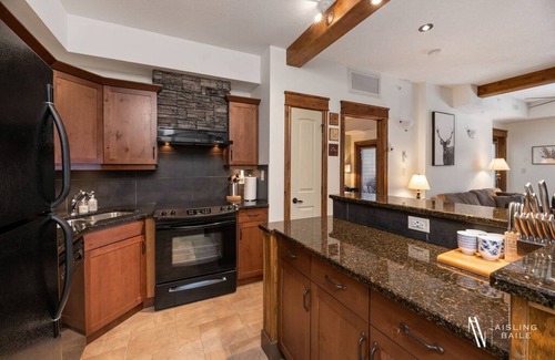 East Kootenay Apartment | The Sable Bright Side | Pool | Hot Tub | Top Floor