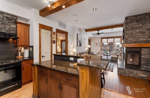 East Kootenay Apartment | The Sable Bright Side | Pool | Hot Tub | Top Floor