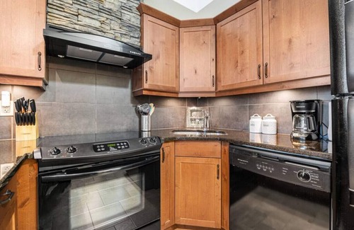 East Kootenay Apartment | The Sable Forest Side | Pool | Hot Tub | Top Floor