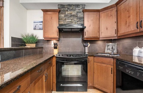 East Kootenay Apartment | The Sable Forest Side | Pool | Hot Tub | Top Floor