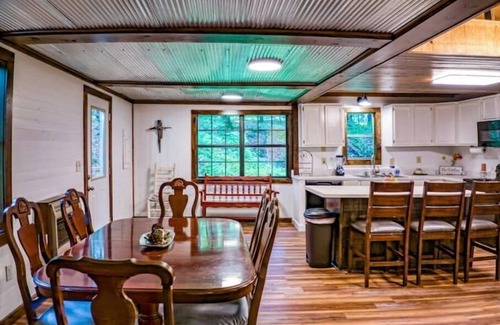 Oakland Cabin | The Sac Au Lait Chalet