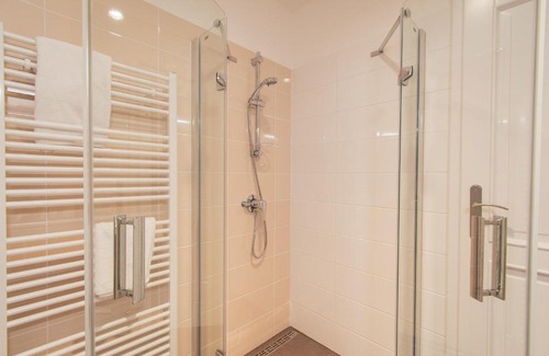 Bowmore House | The Saddlers House - the best price per bed