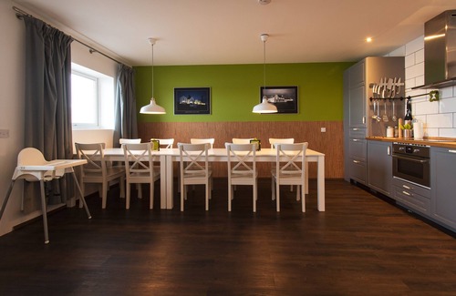 Bowmore House | The Saddlers House - the cheapest price per bed!