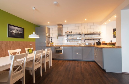 Bowmore House | The Saddlers House - the cheapest price per bed!