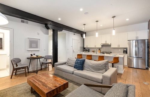 Downtown Nashville Cottage | The Saddlery - Mic Drop - Walk to Broadway