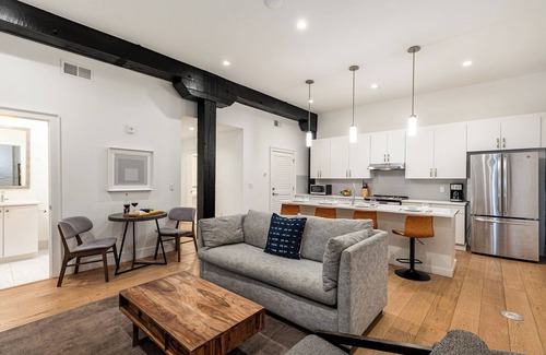 Downtown Nashville Cottage | The Saddlery - Mic Drop - Walk to Broadway