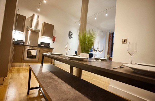 Manchester Apartment | The Safire Suite Summ