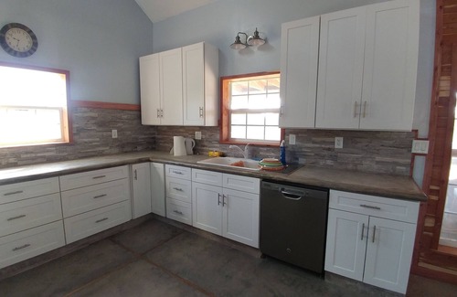 Cedar Creek House | The Sage House - F1 COTA area