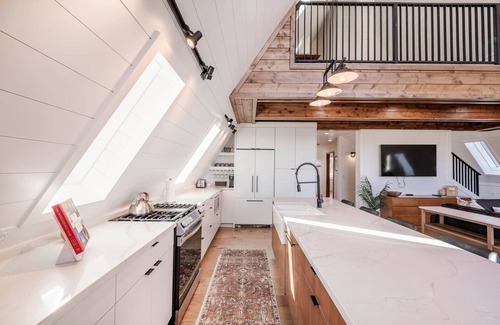 Torrey House | The Sage House: Sleeps 16 with incredible views!