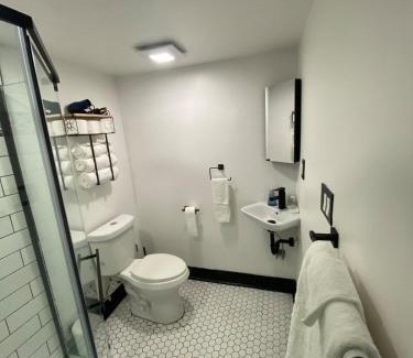 Gresham Park Apartment | The Sahara Guesthouse with Spa Tub