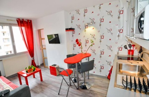 Villette Gare Apartment | The Saint-Antoine Part Dieu station