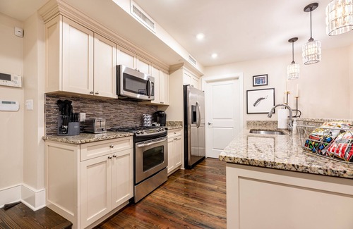 French Quarter Apartment | The Saint - Historic FQ Apt. - 60 Day Min. Rental