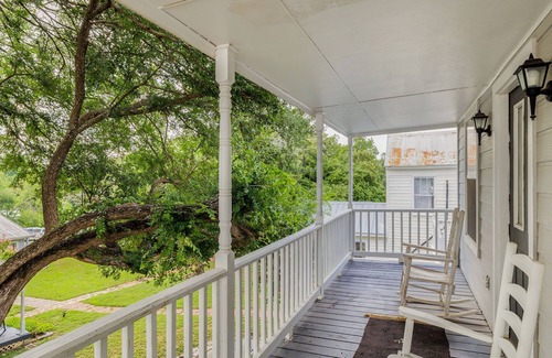 Salado Apartment | The Salado Inn Kolb Suite is perfect for a getaway weekend, or girls' trip!