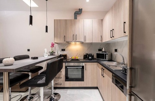 Kos Town Apartment | The Saltwater Suite 1Min Beach