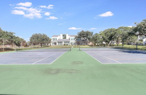 Sailhouse Condo | The Salty Seahorse! 2 Primary Suites, Pool, Pier, Boat Ramp, Slips, BBQ Area!