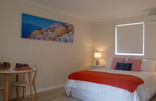 Sanctuary Point Hotel | The Sanctuary at Paradise Beach - Couples only - 10 minutes famous Hyams Beach