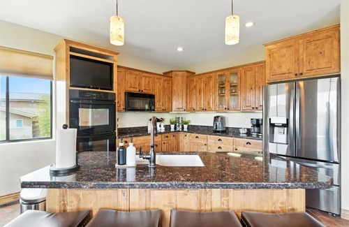 Williamson House | The Sanctuary at Prescott-Downtown-Hot Tub & Views