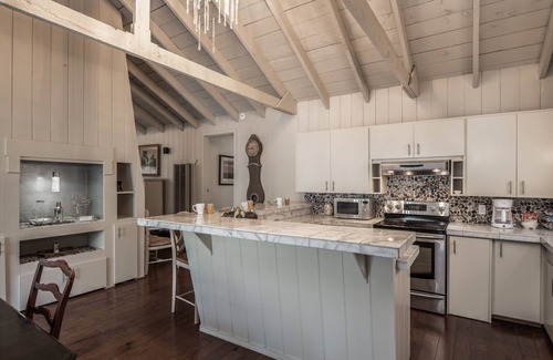Ruidoso Cabin | The Sanctuary at Ruidoso | River View, Fireplace!