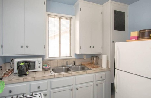 Burbank Apartment | The Sanctuary - Be Pampered - Full Kitchen