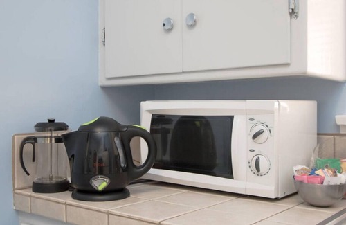 Burbank Apartment | The Sanctuary - Be Pampered - Full Kitchen