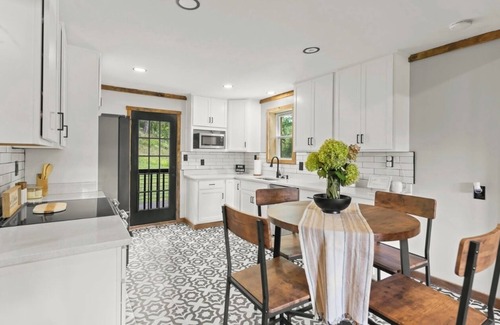 Mathias Cottage | The Sanctuary @ Lost River State Park 2 Minutes from the Park and pet Friendly!