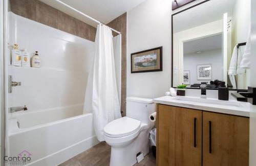 Jasper Place House | The Sanctuary Suite, Near Rogers & WEM, WiFi!