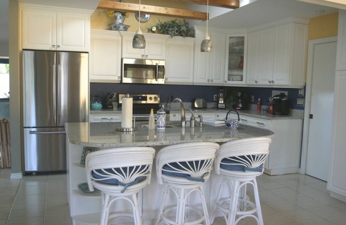Interchange Square House | "THE SANCTUARY" "Your home away from home! Location, Location, Location!