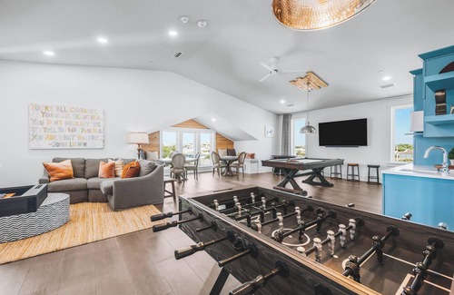 Riviera Beach House | The Sand Castle | Gulf-Front | Infinity Pool | Private Beach Access | Sleeps 40