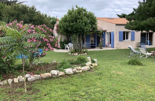 Ile-d'Aix Villa | The sand rose - 10 adults/2 children