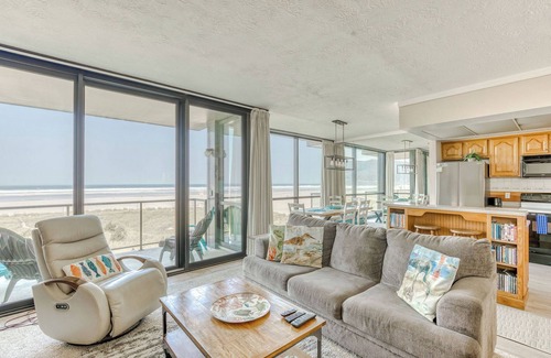 Seaside Resort | The Sand & Sea Condos - Oceanfront