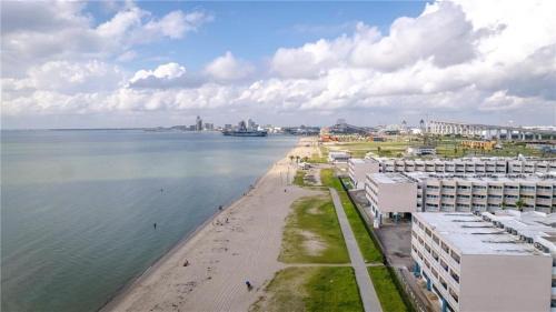 North Beach Apartment | The Sandbar Stay - North Beach Waterfront Condo