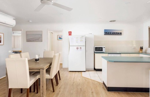 Nelson Bay House | The Sandbar-walk to Little Beach & Shoal Bay Beach