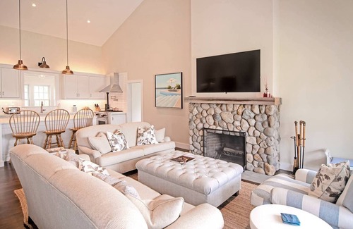 Bridgehampton House | The Sandbox! Completely renovated in-town 3br, 2+ bath with pool & poolhouse.