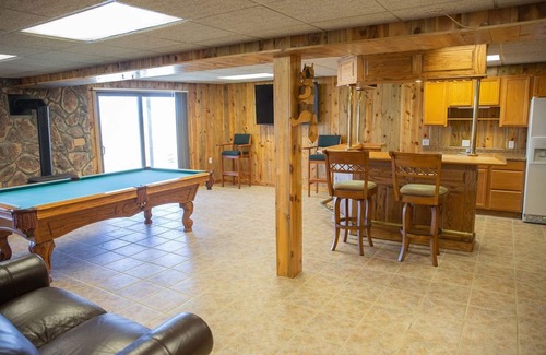 Whitetail House | The "Sandhills Oasis" Lakehouse @Lake Mac- Sleeps 15, Minutes from the Lake!