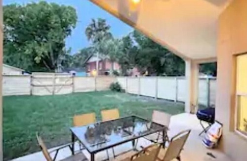 Sanford House | The Sanford Ave House with fully-fenced yard