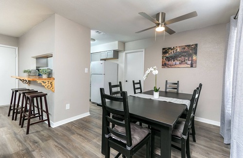 Sanford House | The Sanford Sweet Gum Cottage, Close to Boombah Sports Complex!
