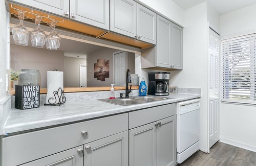 Sanford House | The Sanford Sweet Gum Cottage, Close to Boombah Sports Complex!