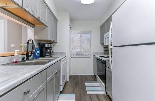Sanford House | The Sanford Sweet Gum Cottage, Close to Boombah Sports Complex!