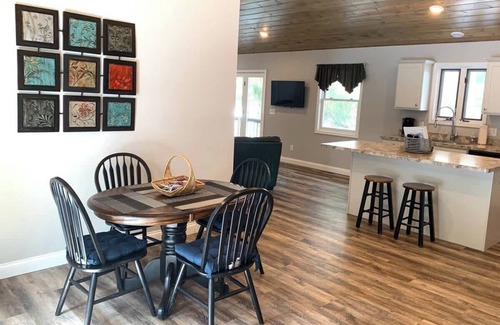 Ashtabula House | The Sansa Suite at Brants Apple Orchard