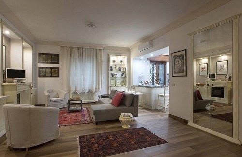 Quartieri Spagnoli Apartment | The Sant'Anna place