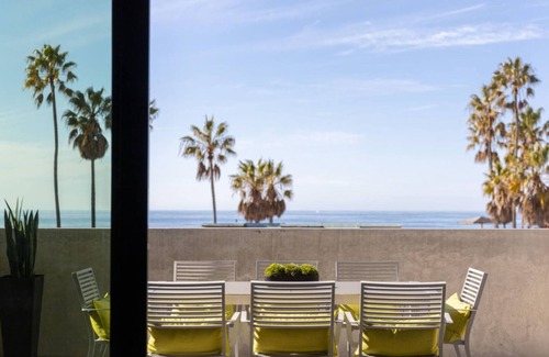 Venice House | The Santa Monica Sunset - Beachfront Luxury
