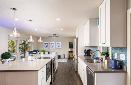 Scenic Heights House | The Santorini Retreat | Pool, Hot Tub, Game Room!