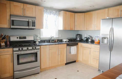 Revere Apartment | The Sapphire House with Deck in Revere Beach