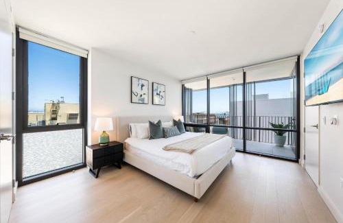 Downtown Apartment | The Sapphire Nest - Spectacular Rooftop Amenities Ocean views 2BR