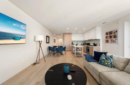 Downtown Apartment | The Sapphire Nest - Spectacular Rooftop Amenities Ocean views 2BR