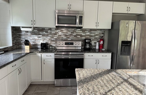 Burton House | The Sapphire Retreat! Great for MCRD Parris Island and Family-Friendly